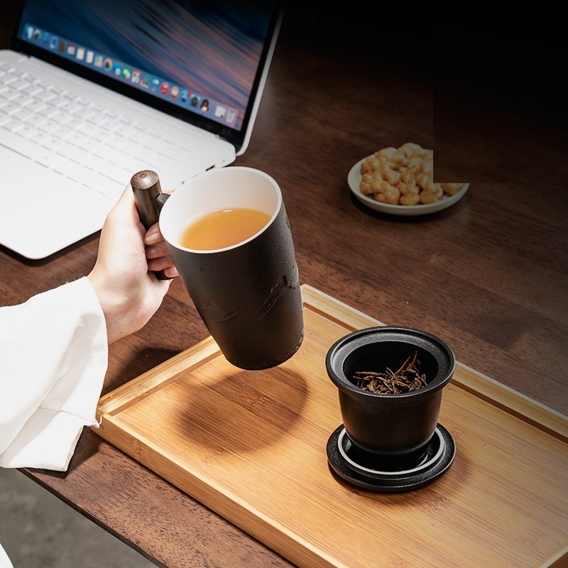 Black Stoneware Mountain Shape Mug with Wooden Handle Ceramic Gift Tea Cup With Infuser