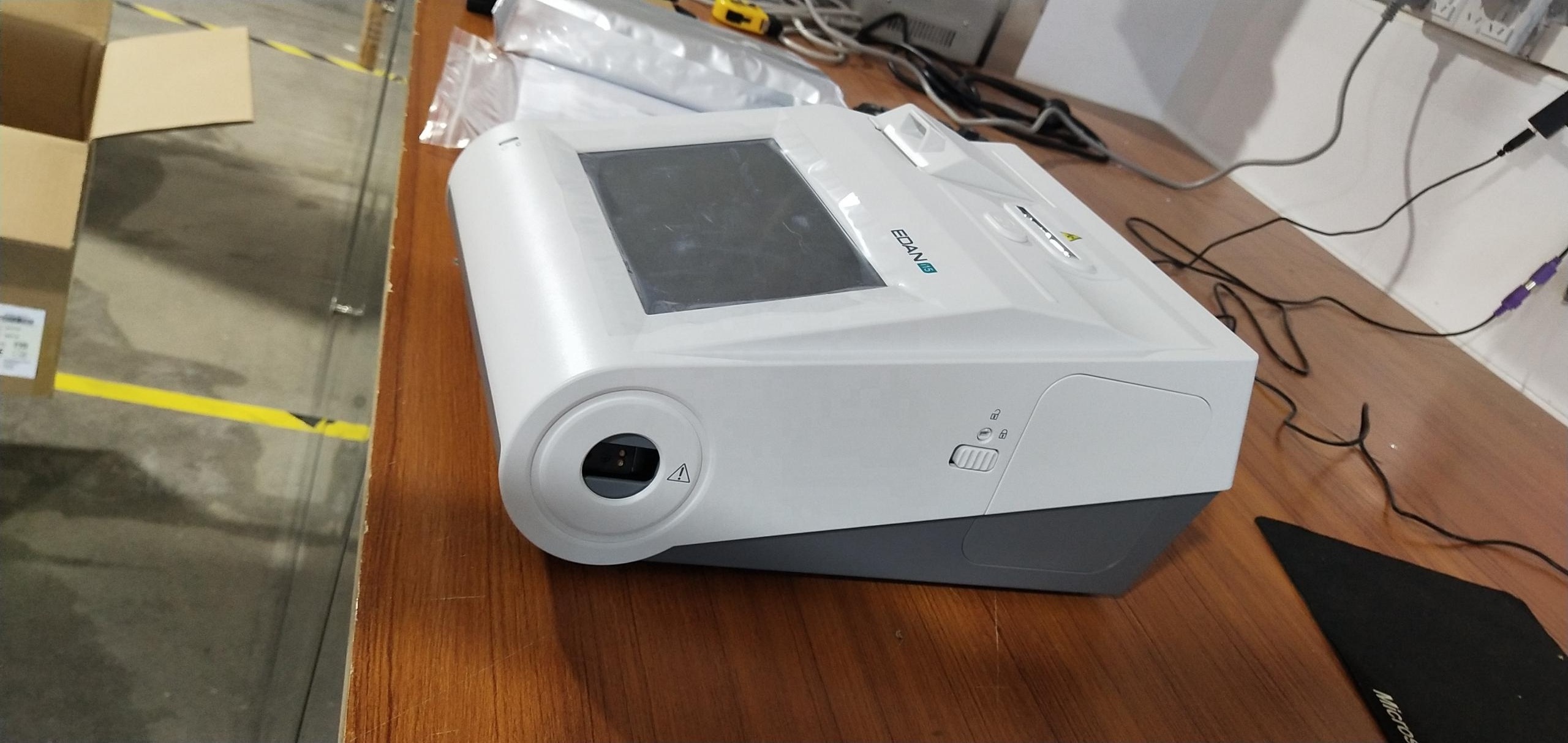 EDAN i15 Portable blood gas and chemistry analyzer/blood gas electrolyte analyzer