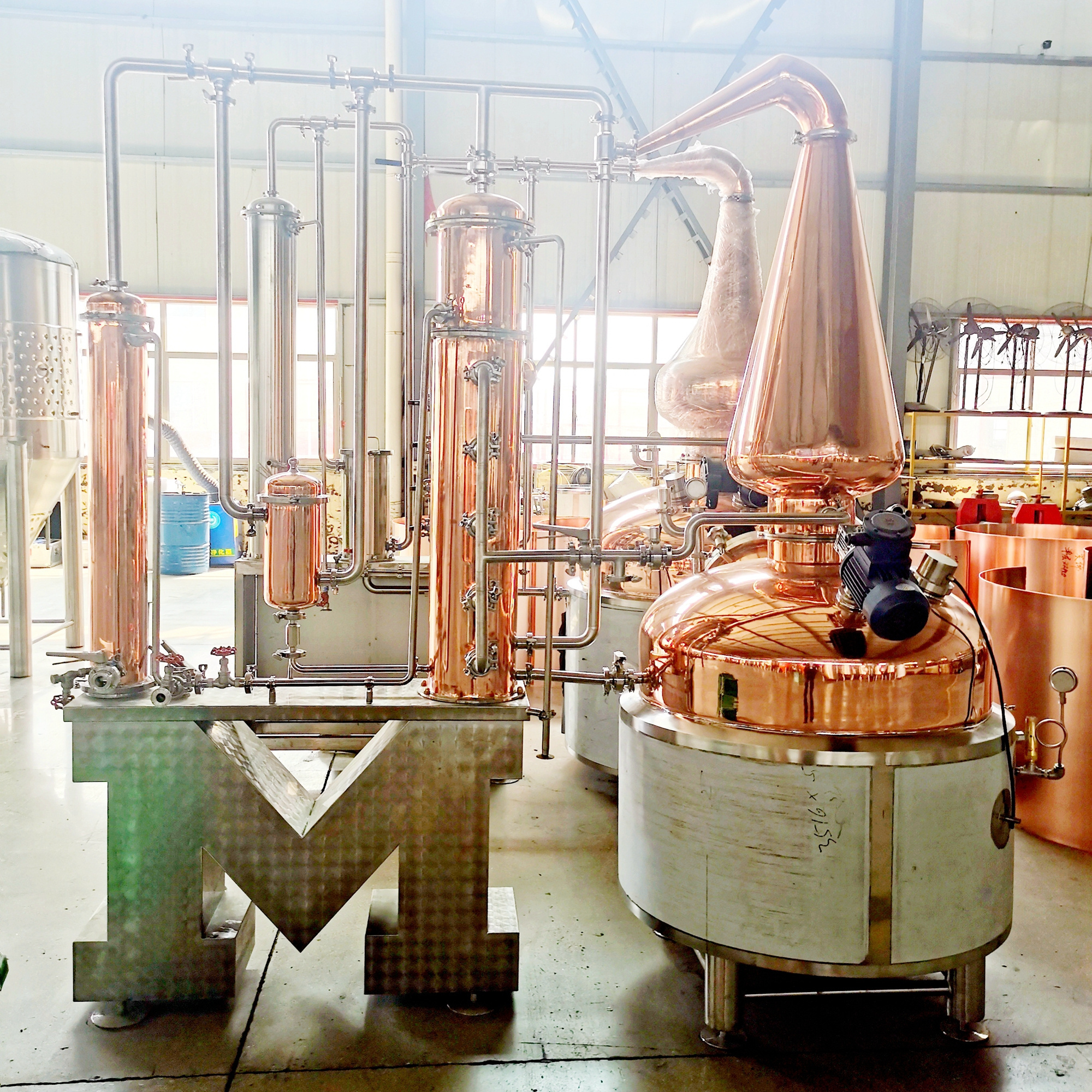 Red Copper Column Type 500l 1000L Gin Whisky Vodka Distilling Distillation Equipment