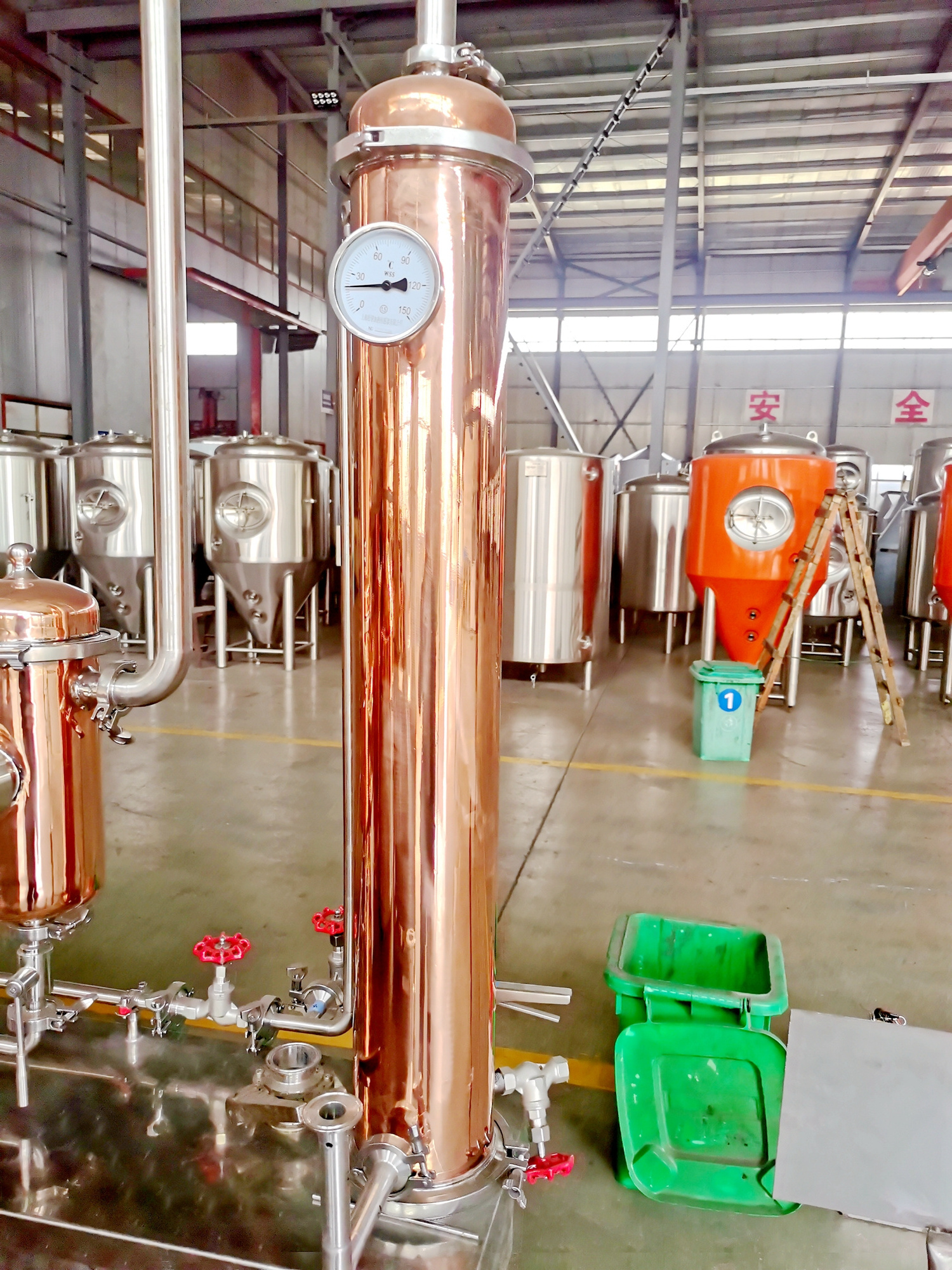 Red Copper Column Type 500l 1000L Gin Whisky Vodka Distilling Distillation Equipment