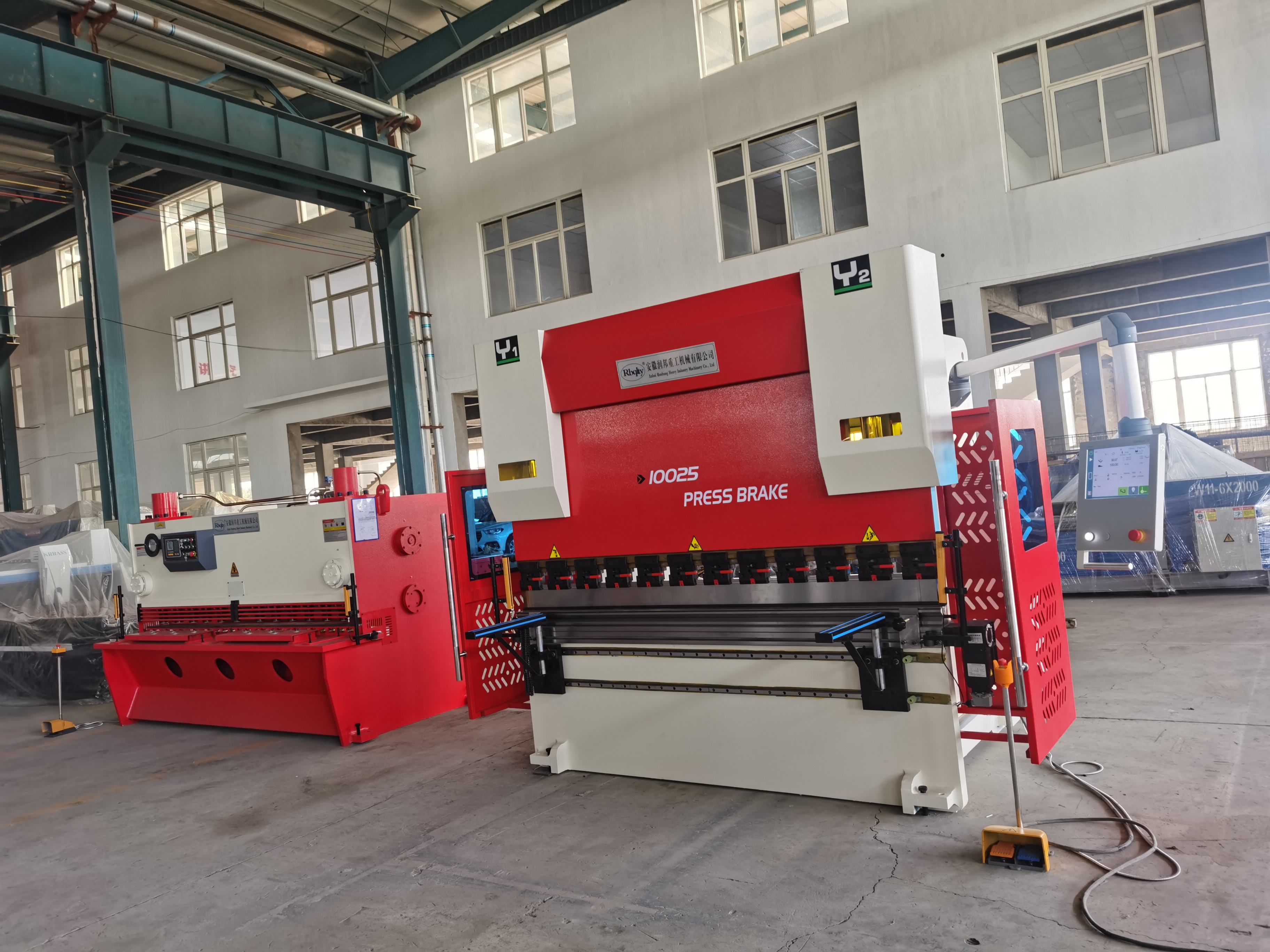 WC67K-100T2500 hydraulic cnc press brake for metal sheet bending and folding machine