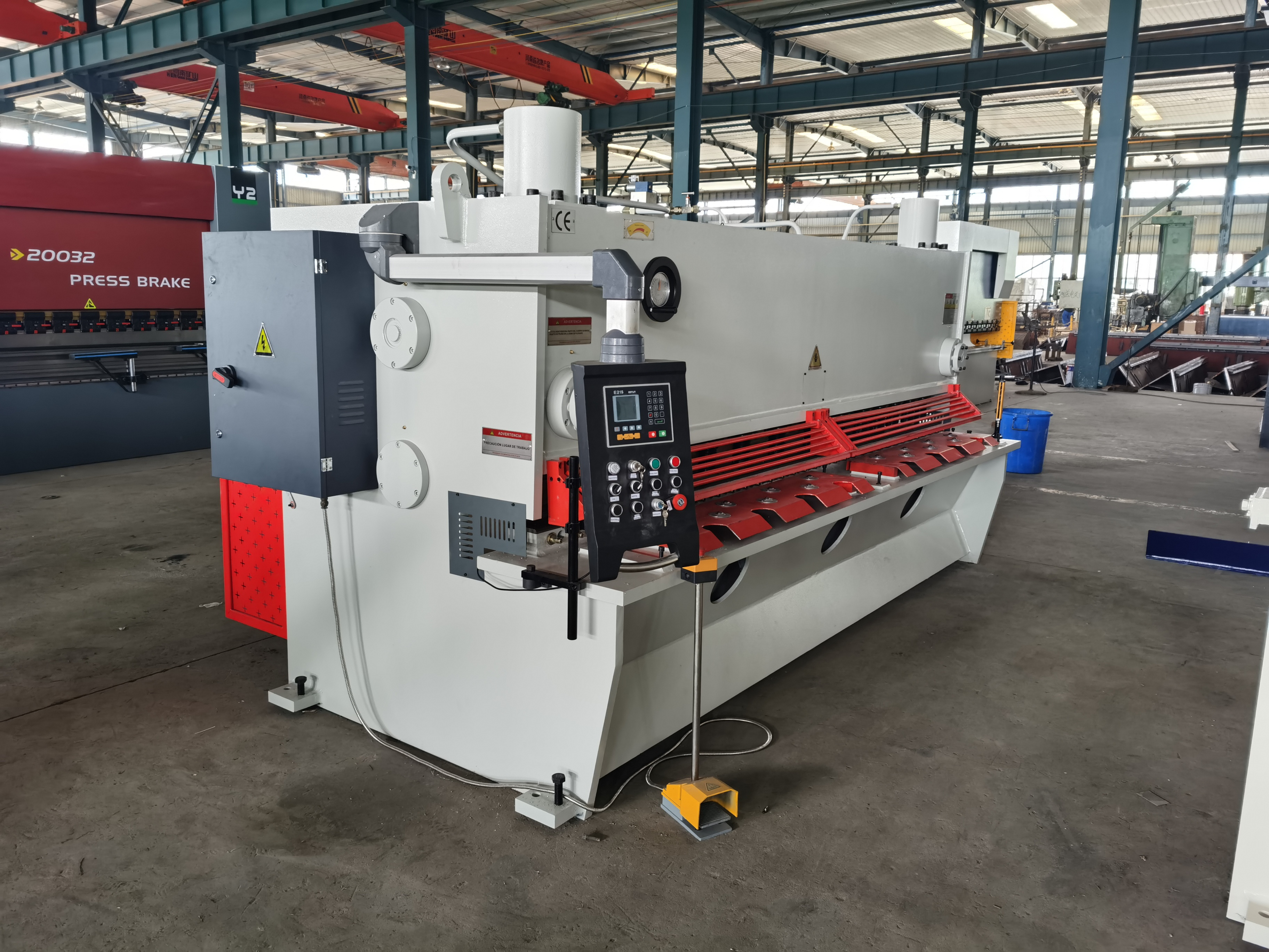 China factory 4-25mm thickness metal sheet and plate Hydraulic guillotine shearing machine cutter