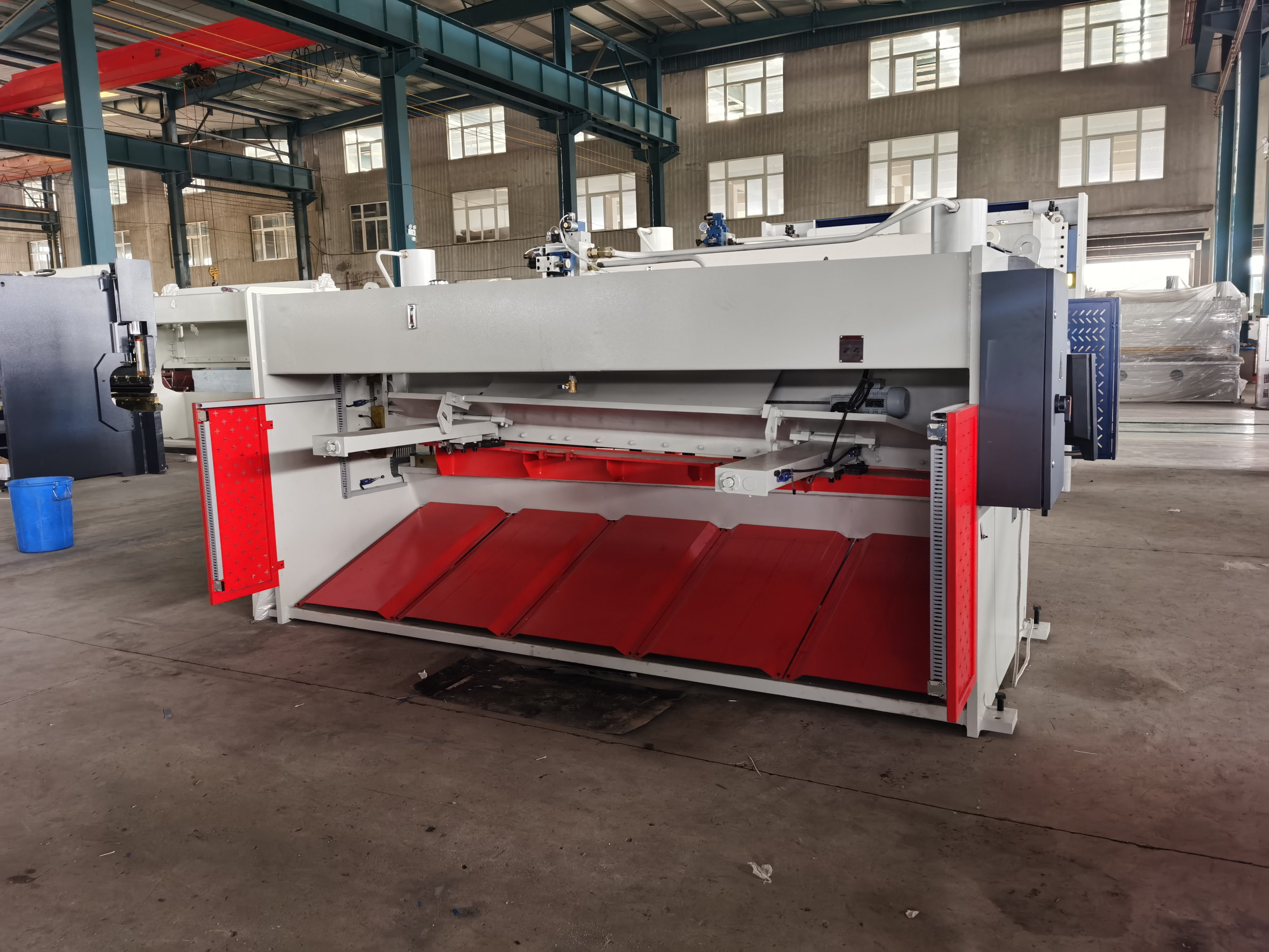 China factory 4-25mm thickness metal sheet and plate Hydraulic guillotine shearing machine cutter