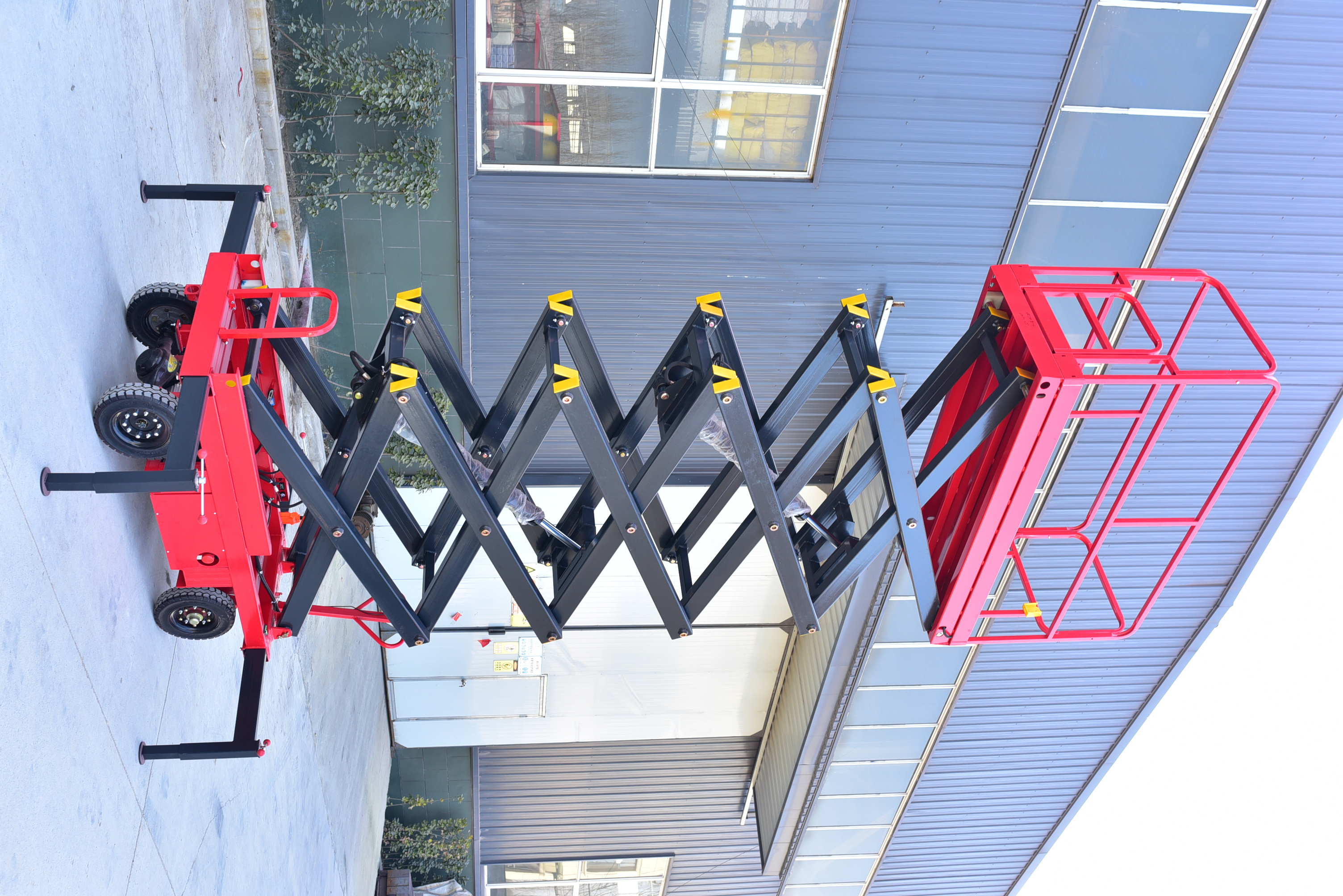 10M 15M 20M Quality Warranty Cheap Price Self-propelled Mobile Hydraulic Electric Scissor Lift with Motor Engine Outriggers