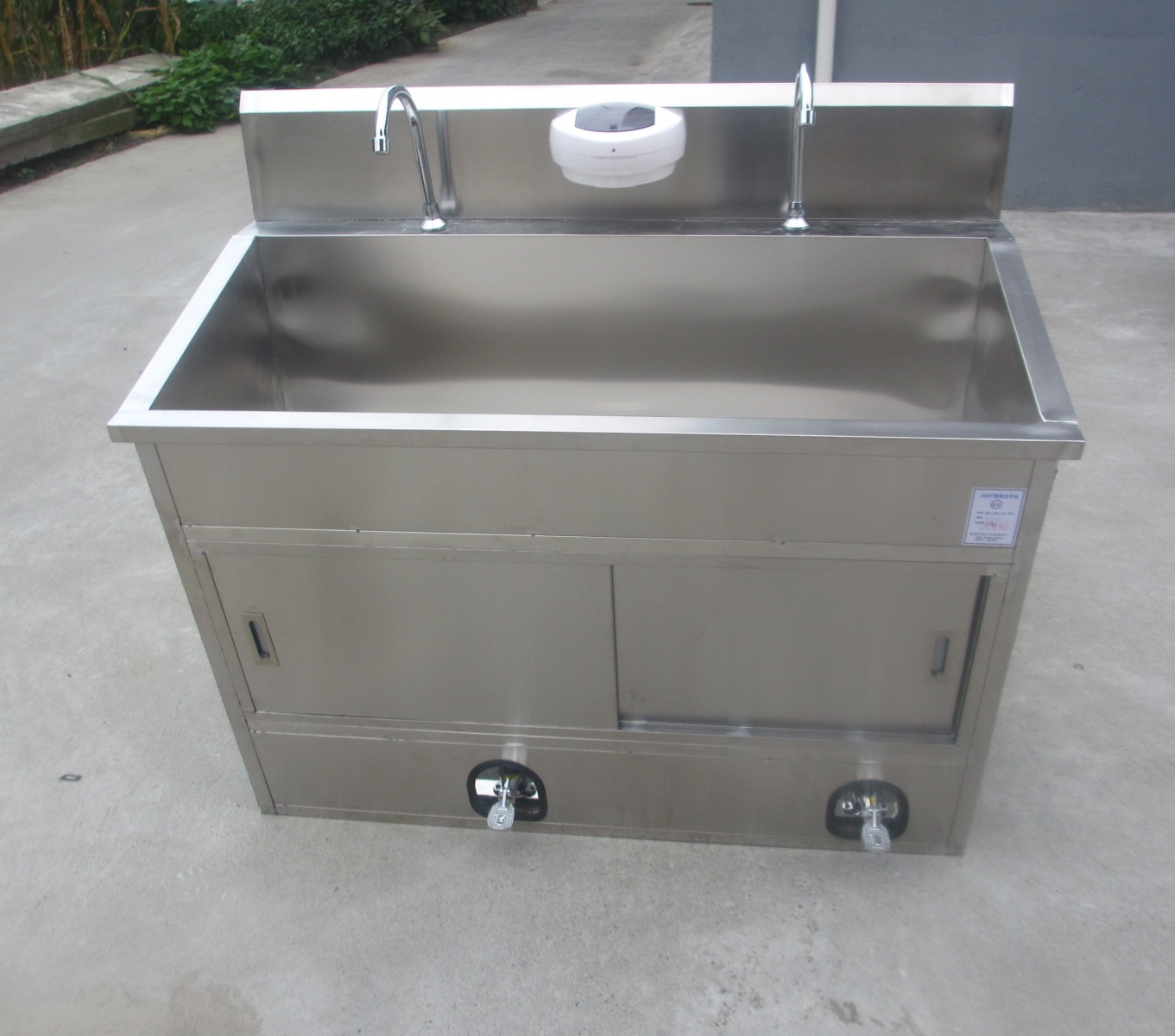 MT Medical 304 Stainless Steel Medical No touch Hand Wash Sink Hospital Foot Control  wash sink