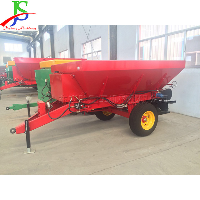 Towed tractor supporting 2 cubic fully mechanical organic fertilizer spreading machine