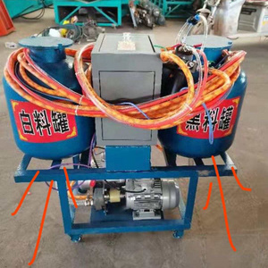 Polyurethane black and white material foaming spraying machine used to fill the gap breeding club thermal insulation