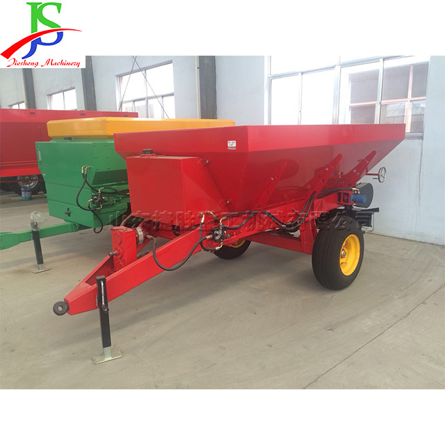 Towed tractor supporting 2 cubic fully mechanical organic fertilizer spreading machine