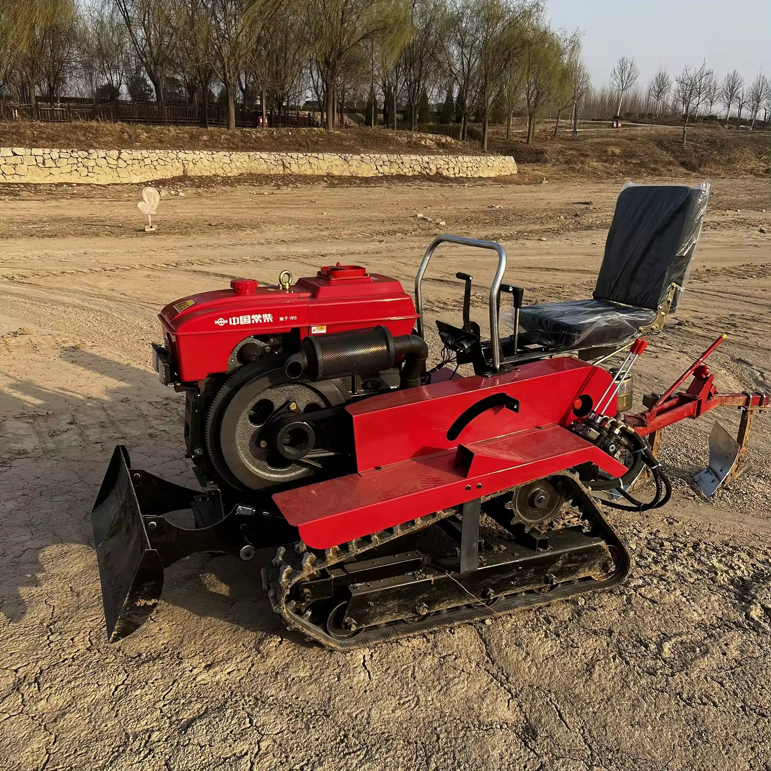 Ride-on diesel agricultural equipment 25ph 35ph 40ph Multifunctional Crawler rotary tiller