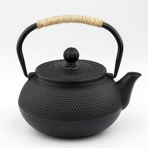 Factory price Classic Tea Kettle  800ml Round Bead Point Cast Iron Enamel Teapot with Stainless steel filter