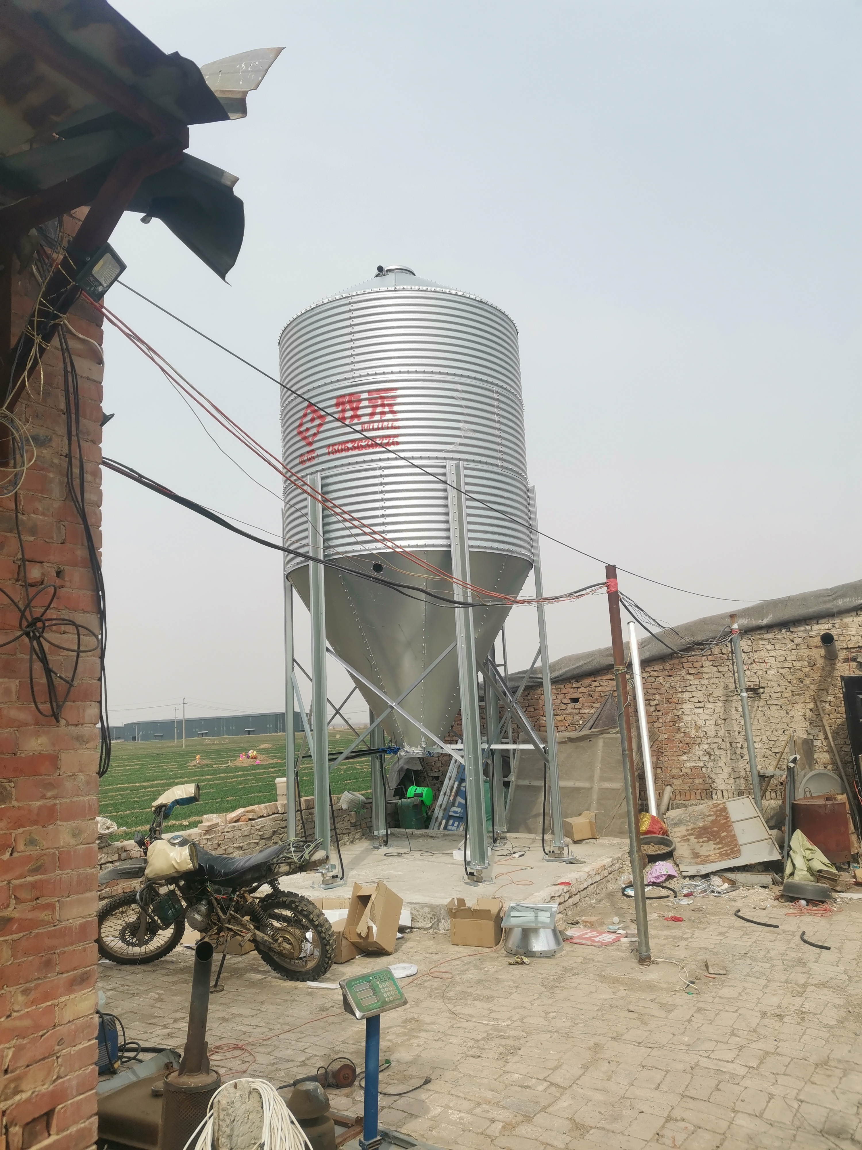 Large Capacity Roxell Feed Silo Storage Equipment Bin Direct Factory Sale from Large Granary Poultry Chicken Farm New Condition