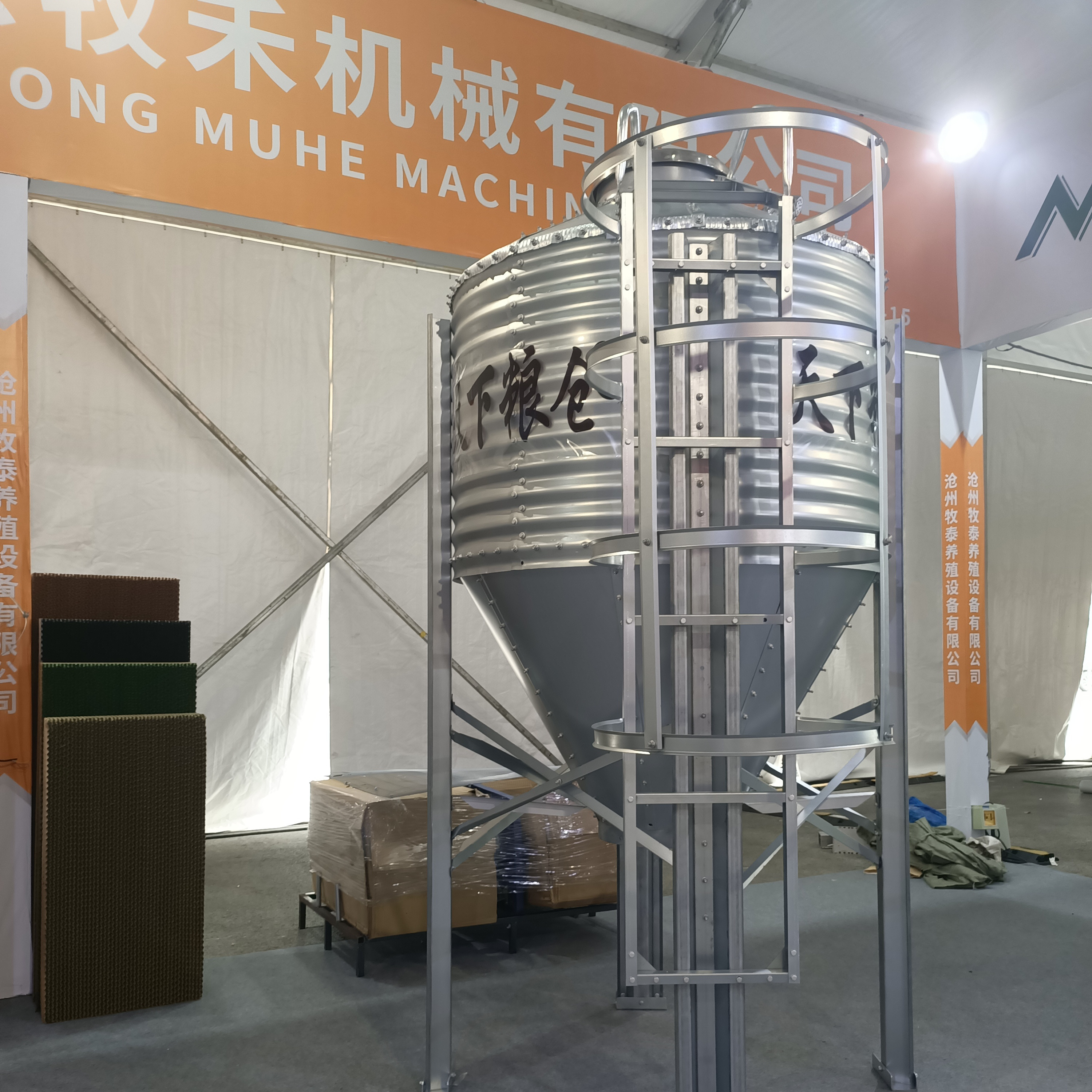 Hot Sale 3T Small Size Steel Poultry Feed Grain Silos New for Farms and Manufacturing Plants