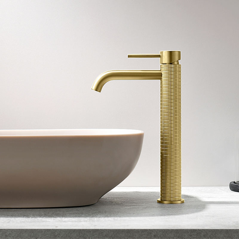 Modern deck mounted single handle bathroom basin faucet brass hot cold water mixer tap knurled brass basin faucet