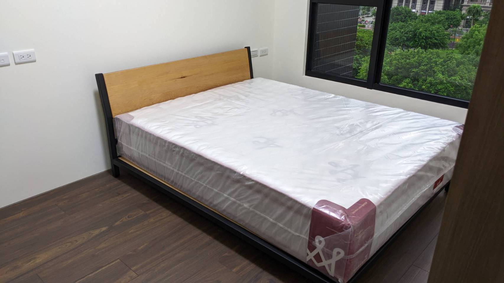 Hot Selling Private Brand Easy to Clean and Maintain single Double Platform Metal Wood Bed