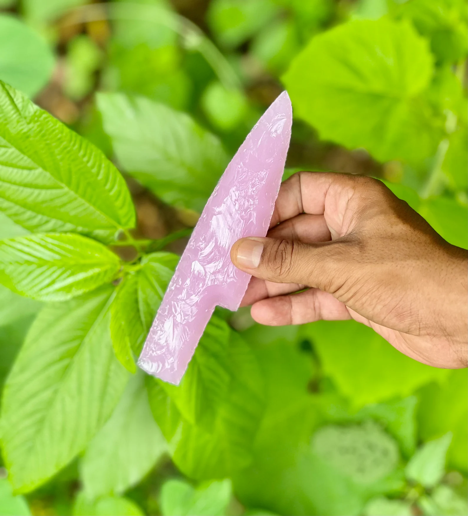 Rose Quartz Knife Flint Kanpping Flaked Notched Fantasy Blade Wicca Gift Remove Negativity Knife Hand Carved Daggers