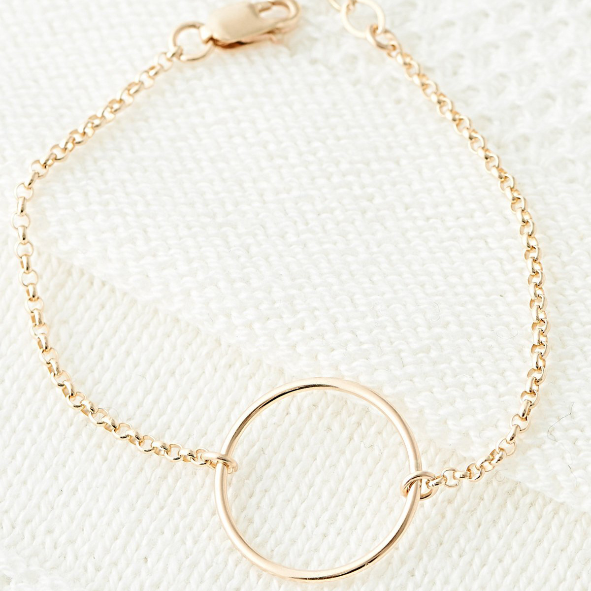 18K Gold Bracelet Simple and Stylish Gold Circle Charm Bracelet for Young Girls