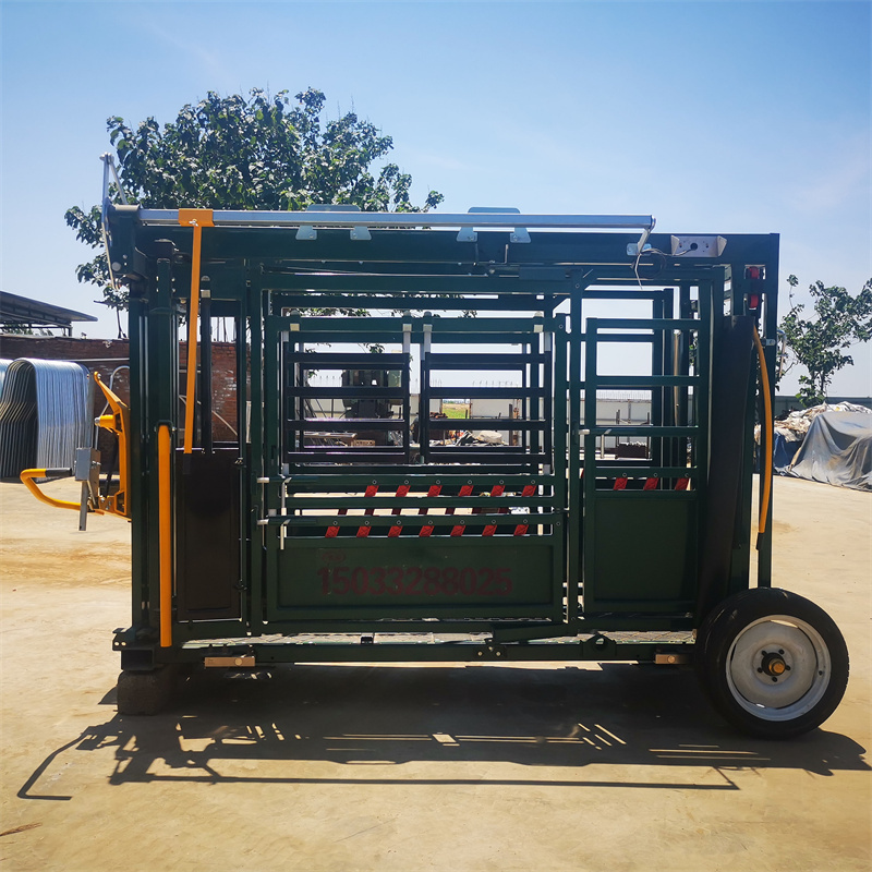 Factory price  cattle loading cattle squeeze chute hydraulic for cattle loading chutes