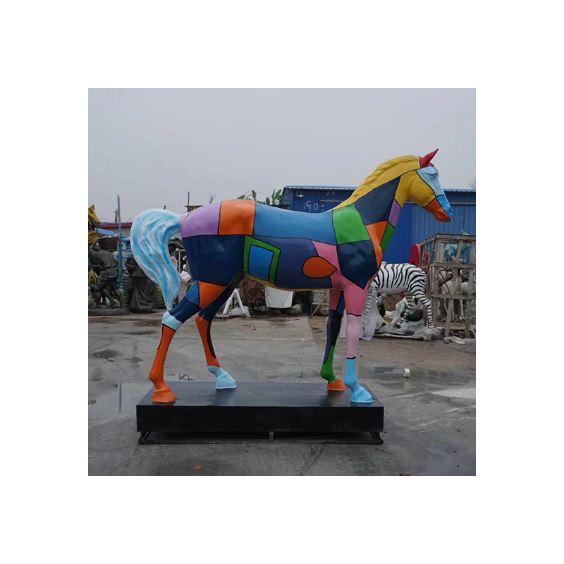 New Design Popular Life Size Geometric Patterns Resin Fiberglass Standing Horse Statue