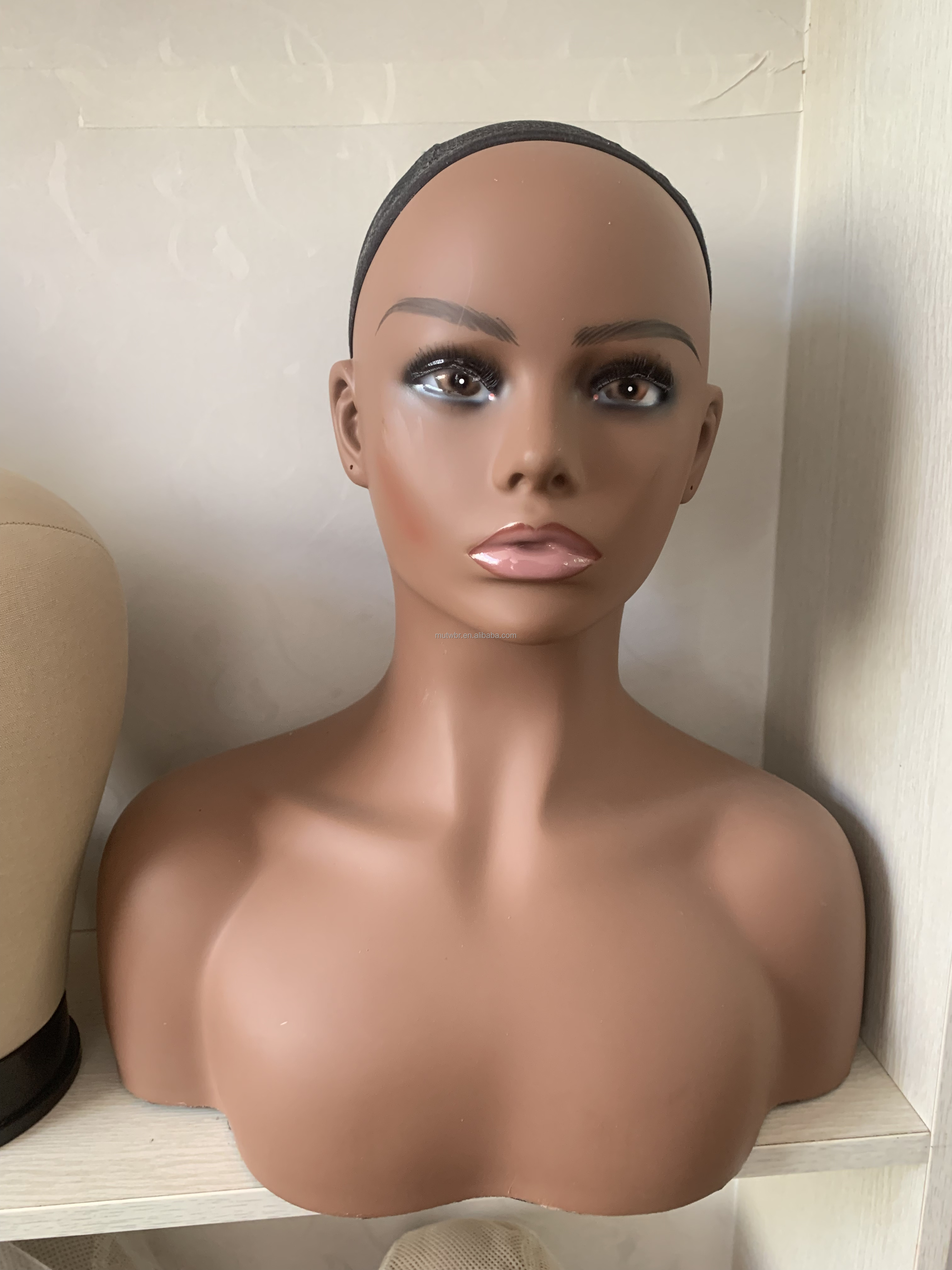 Hot Sale pvc mannequin for jewelry wig display Makeup Face Realistic Female mannequin head with shoulders mannequin head