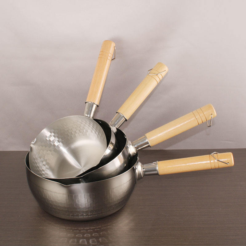 Multifunction 304 Stainless Steel Japanese Style Snow Pan With Wooden Handle Flat Bottom Hammer Pattern Milk Pot And Frying Pans