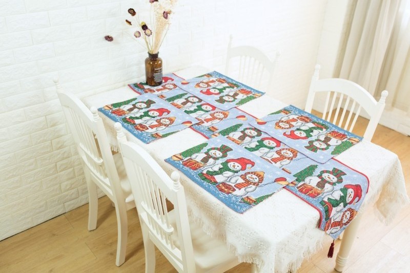 Christmas Xmas home restaurant decor red and green with tassels macrame triangle end tapestry table runner