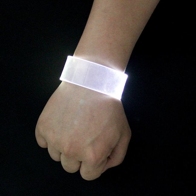 Popular Mulit Colour Concert Event Party Supply LED Magnetic Wristband Bracelet Christmas Halloween Party Costume Glow Props