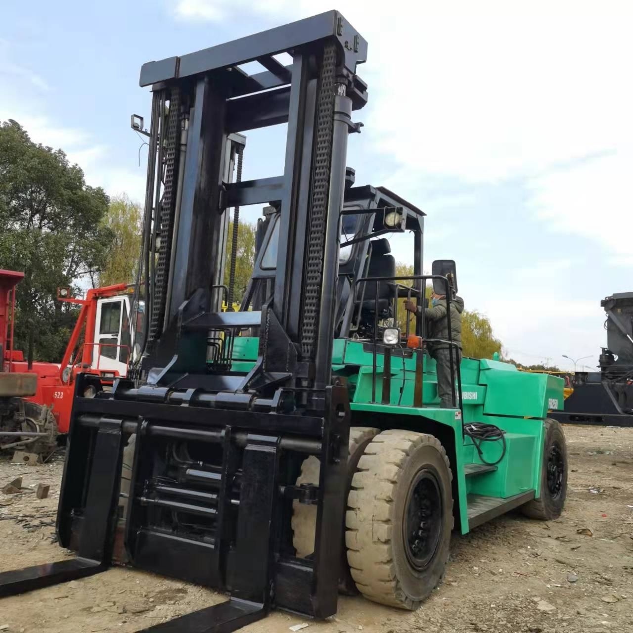 Heavy 25t Mitsubishi FD250 25 ton used diesel forklift for cheap Sale