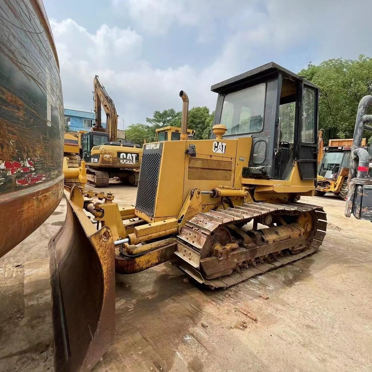 Small Cheap Mini Caterpillar D4C D4 Used Crawler Dozer CAT D3C D6G D7H D10 Bulldozer for Sale