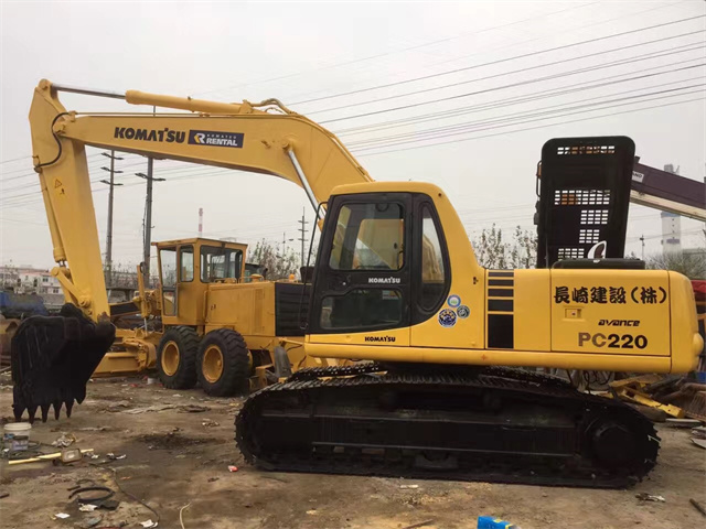 Japan surplus backhoe 20 ton Komastu excavator PC200-6 with good Komastu engine for sale