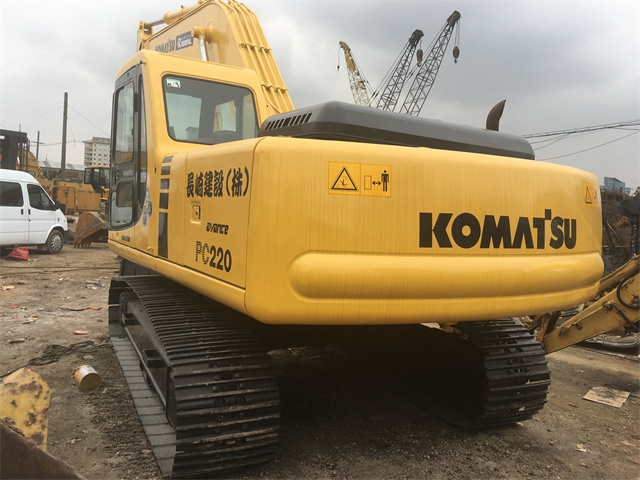 Japan surplus backhoe 20 ton Komastu excavator PC200-6 with good Komastu engine for sale