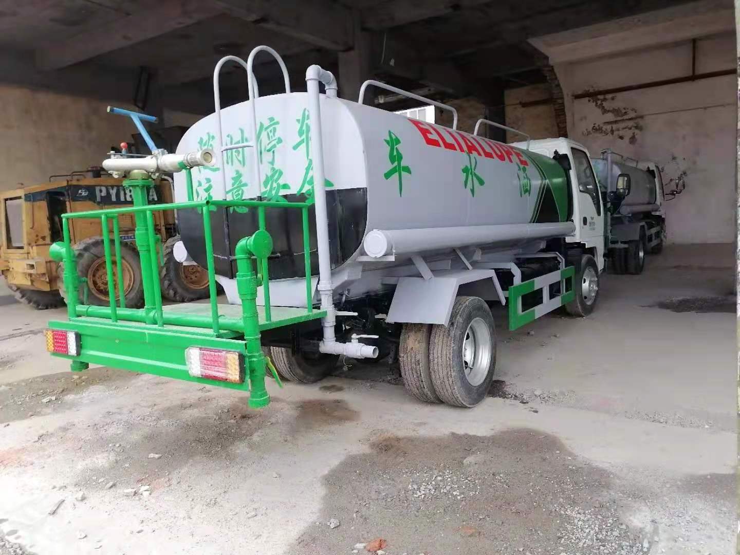 High efficiency and used machinery low price Water Bowser Isuzu 4x4 15CBM Water Bowser Truck Trailer 15000 Liters water tank