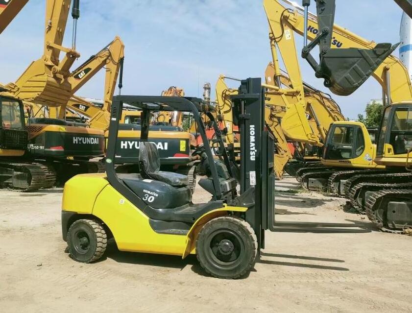 Used Japan Komatsu 3ton FD30 diesel forklift Used Komatsu Forklift for sale in Shanghai