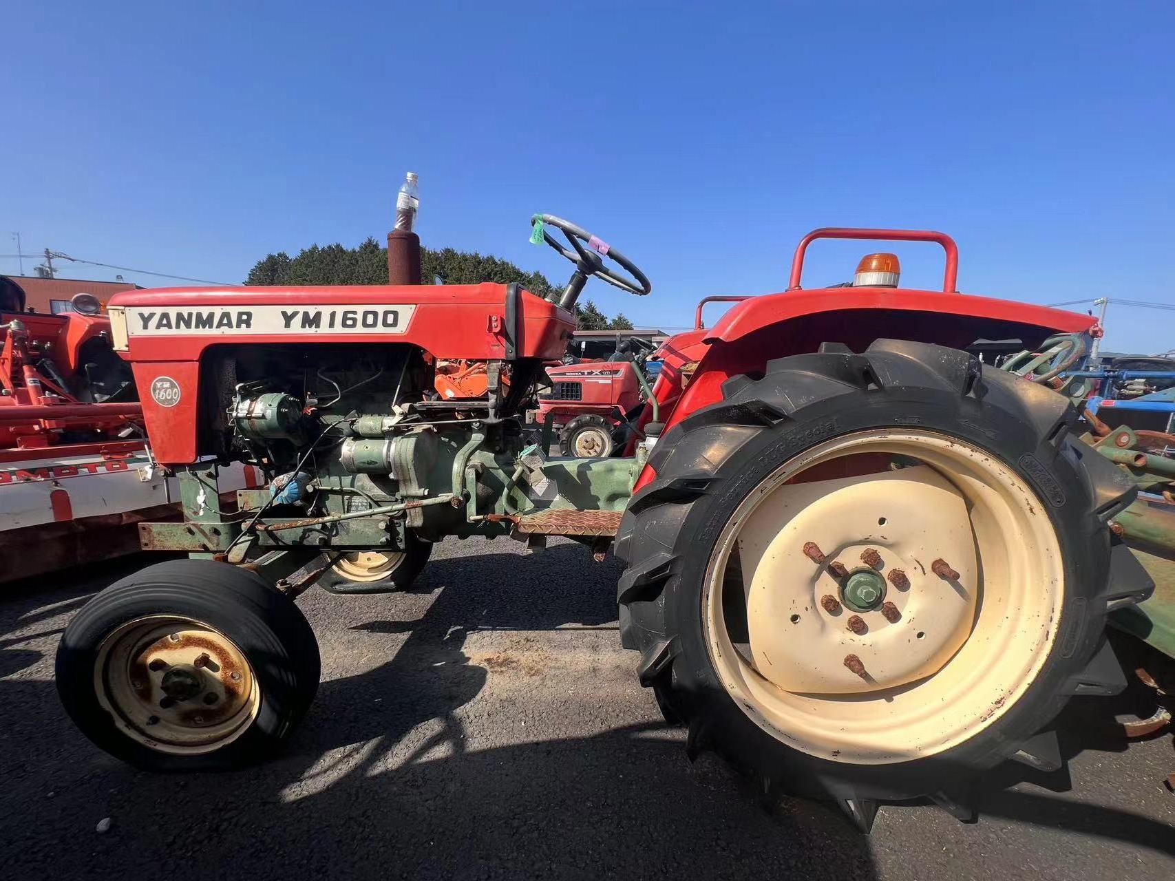 Japan original used farm tractors KUBOTA B1600 ship from Japan port for sale