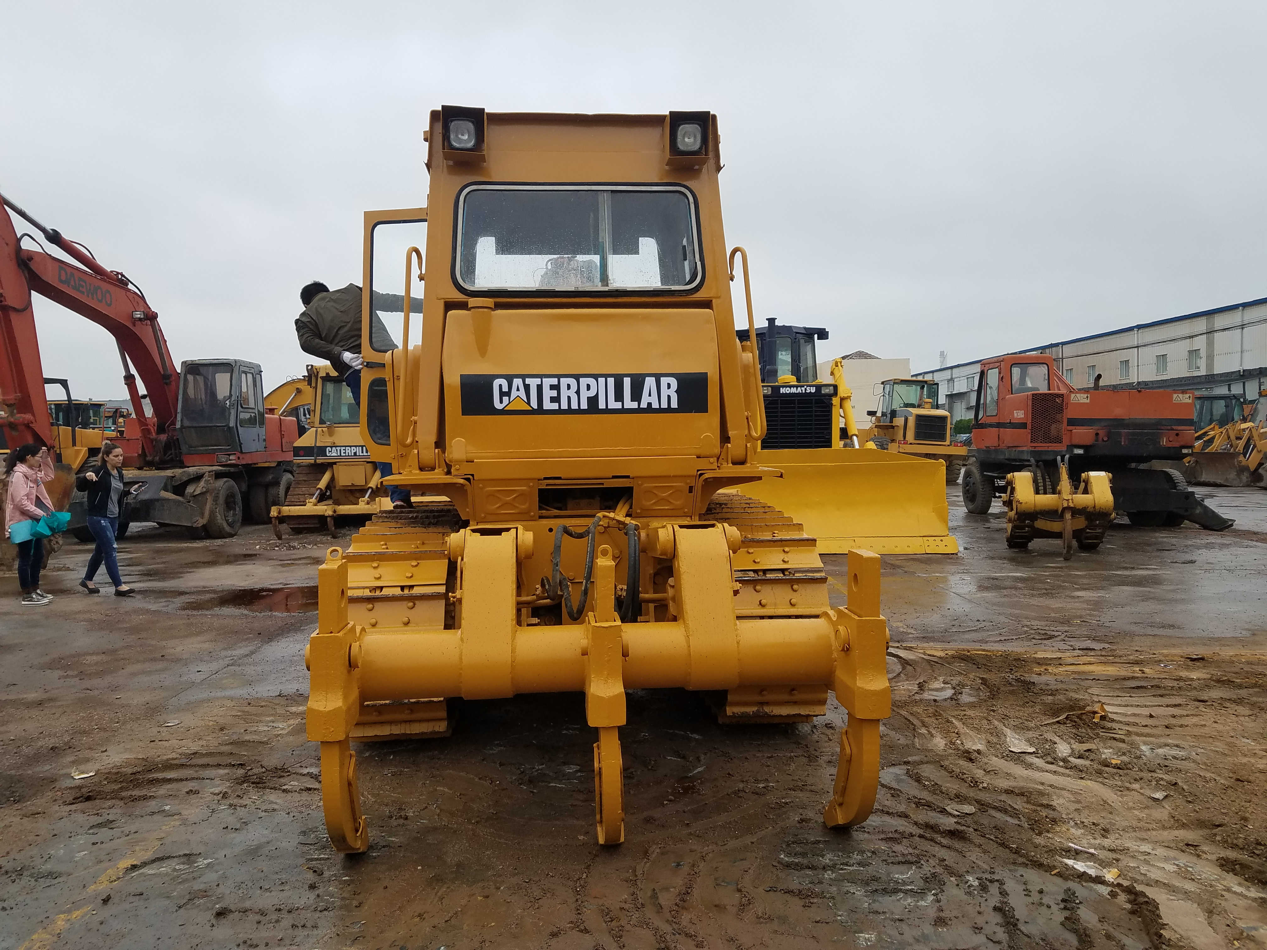 Second hand  CAT D6D Bulldozer For Sale hight quality OCAT D6D Bulldozer in good condition  for hot sale in Shanghai