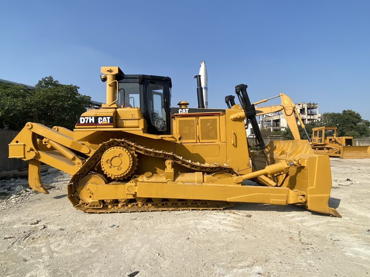 Good Quality and Excellent Appearance Used Cat D7H  Crawler Bulldozer Second Hand D6H  Crawler Bulldozer for sale