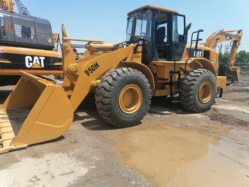 Large Caterpillar Loader CAT950H Tire Loader with Original Japanese Engine in Good Operating Condition