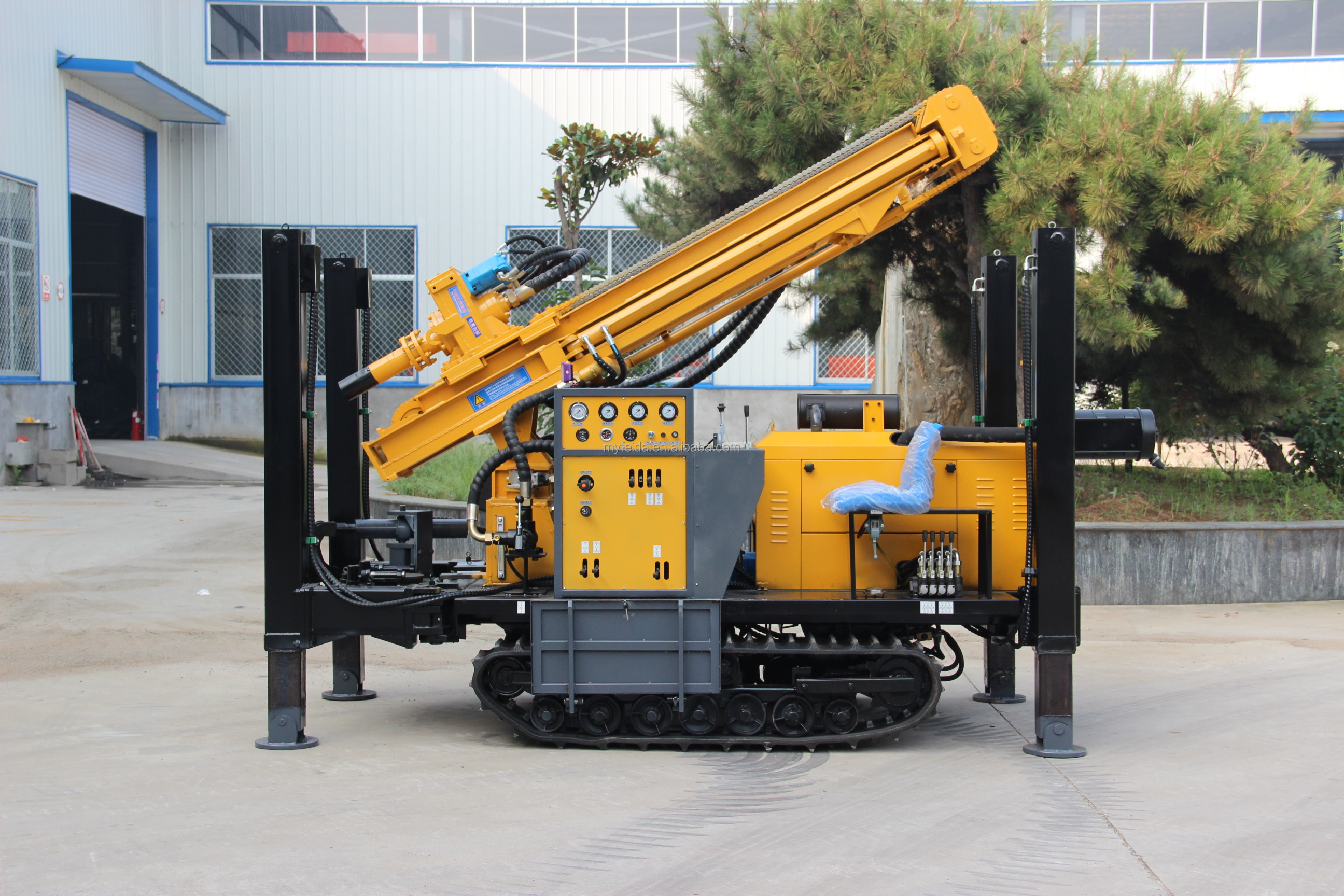 New Design Wholesale 200m depth hydraulic drilling rig for water well with huge discount