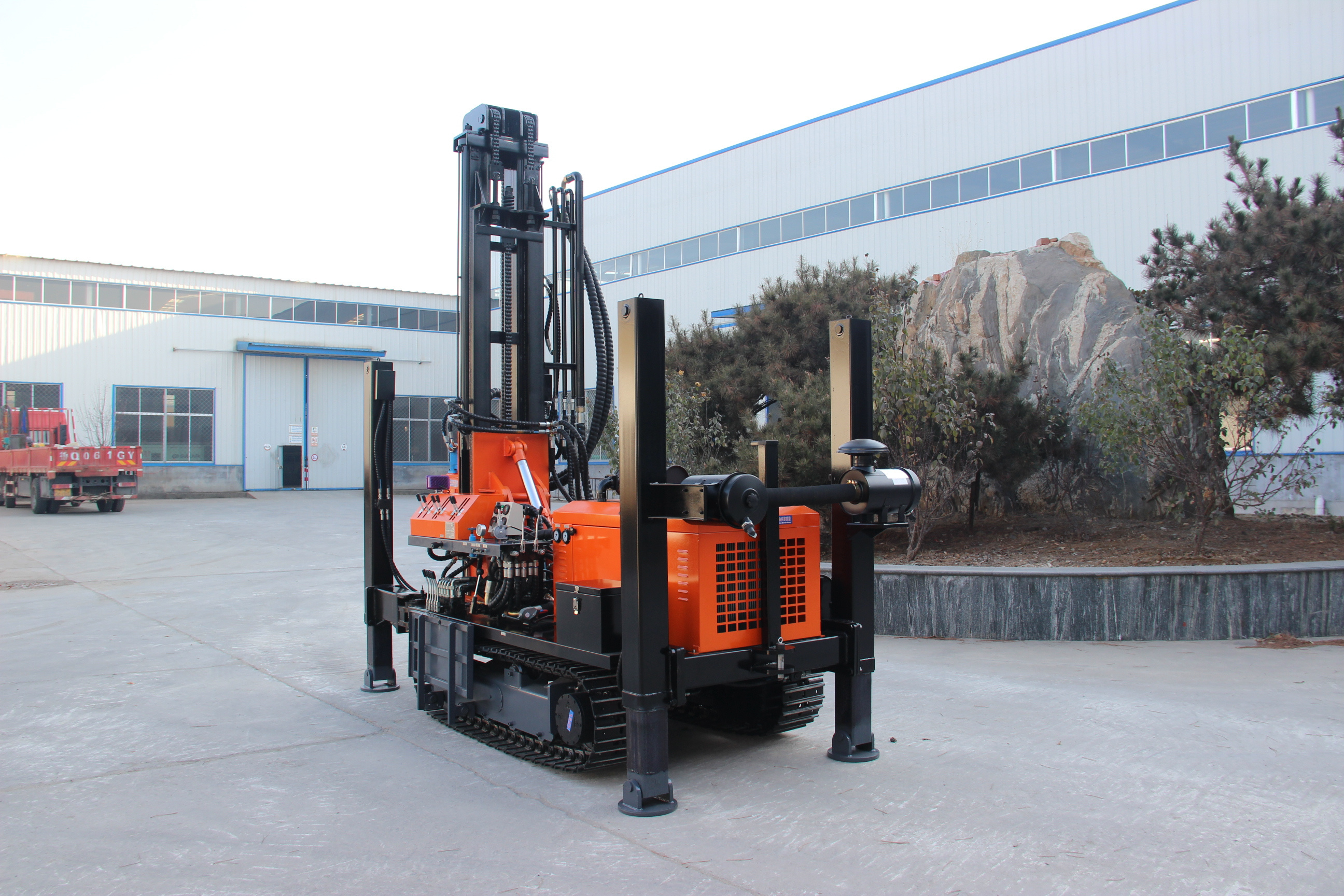 100m 300m 500m crawler drill rig for water well 200m borehole portable water well drilling rig factory price