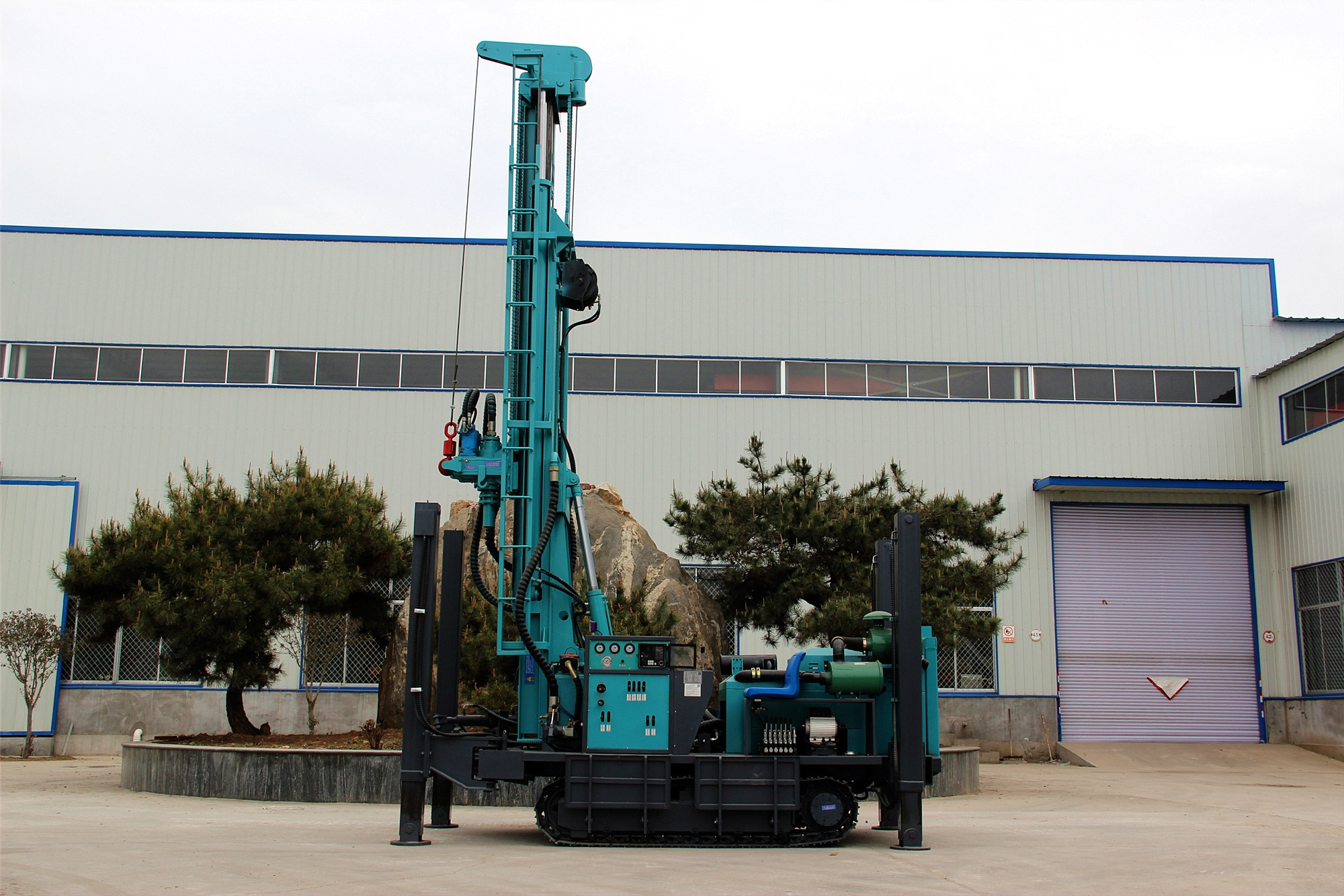 good price 100m-500m diesel hydraulic portable water well drilling rig / water well drilling machine / mine drilling machine