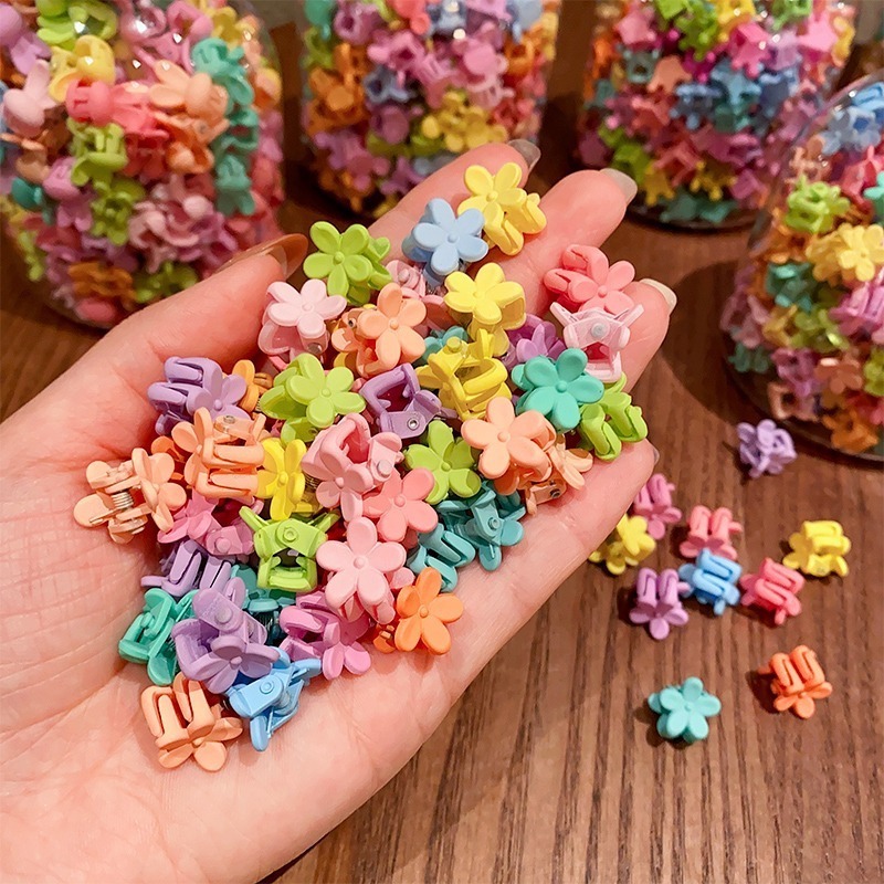 2024 Mylulu 50pcs/box Colored Cartoon Children Hair Accessories Girls Small Clips Plastic Mini Hair Claw Clip Gift Box For Kids