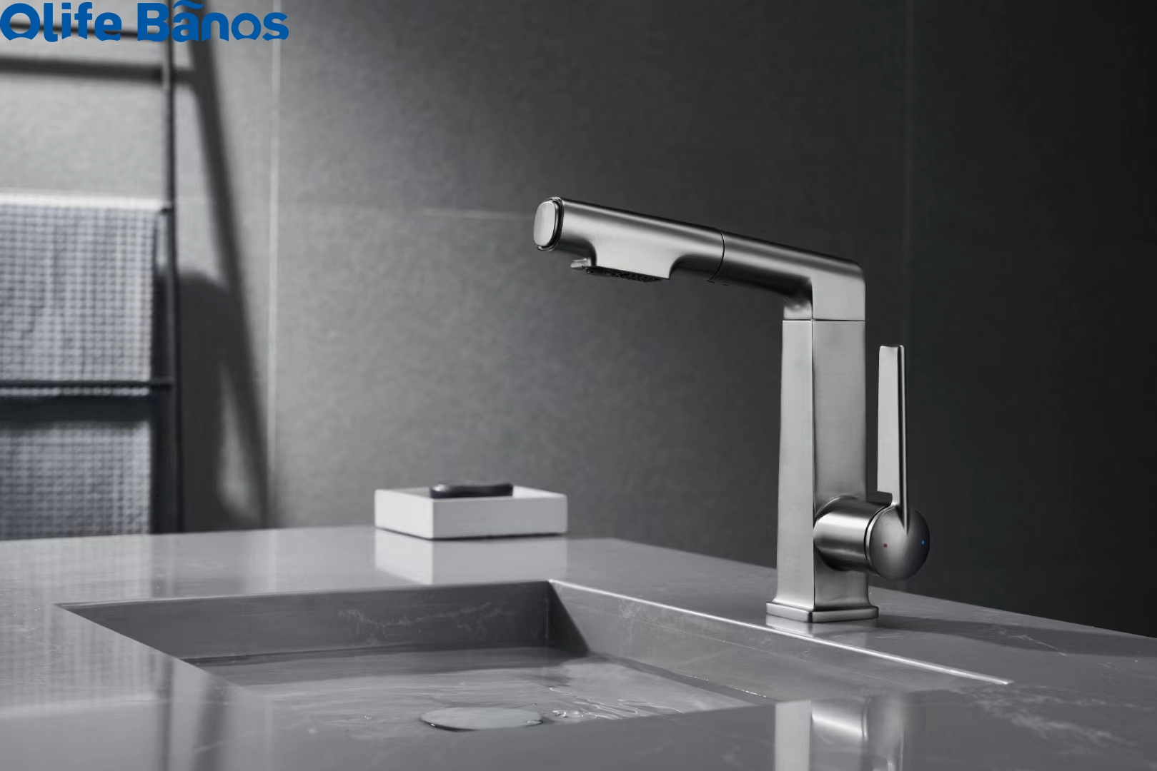 High Quality Luxury Bathroom Hot And Cold Water Flexible Stretch Out And Draw Back Basin Mixer Basin Faucet