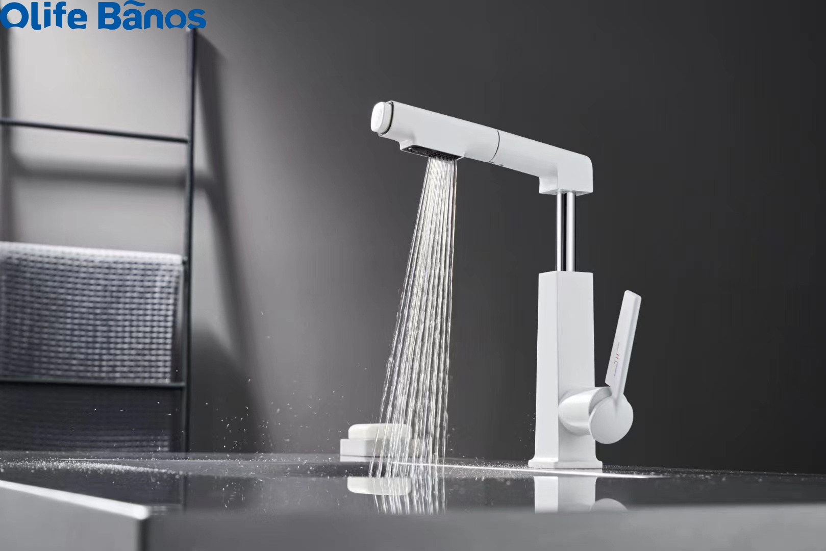 High Quality Luxury Bathroom Hot And Cold Water Flexible Stretch Out And Draw Back Basin Mixer Basin Faucet