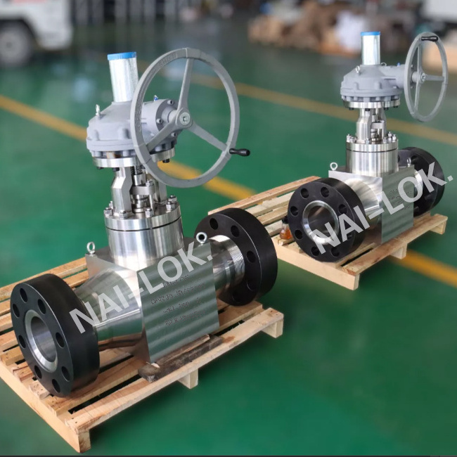 DN200 Super alloy flange globe valve with gear control operation