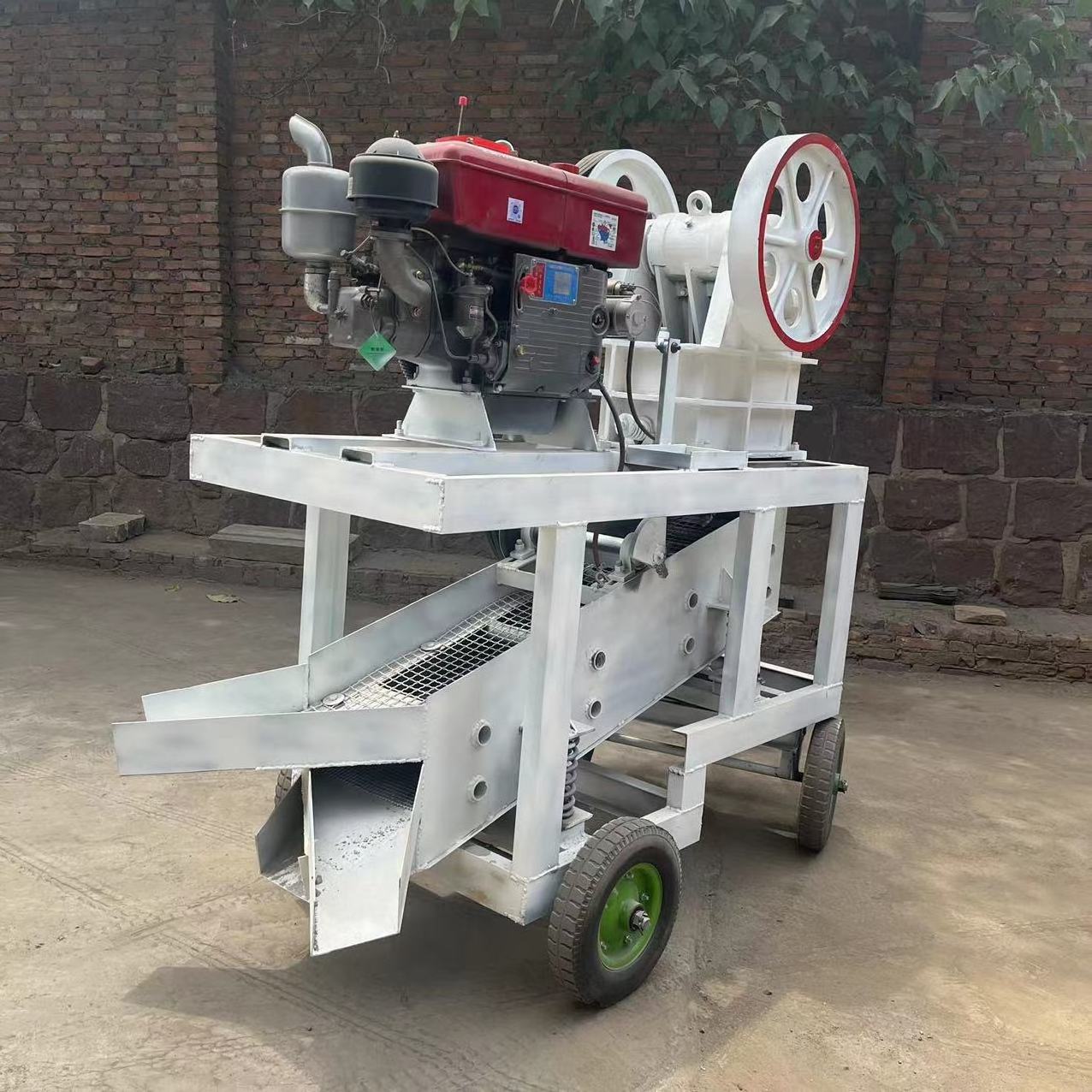 Mini 150x250 Sand Making Machine Rock Ore Cone Stone Diesel Jaw Crusher Price With Vibrating Screen