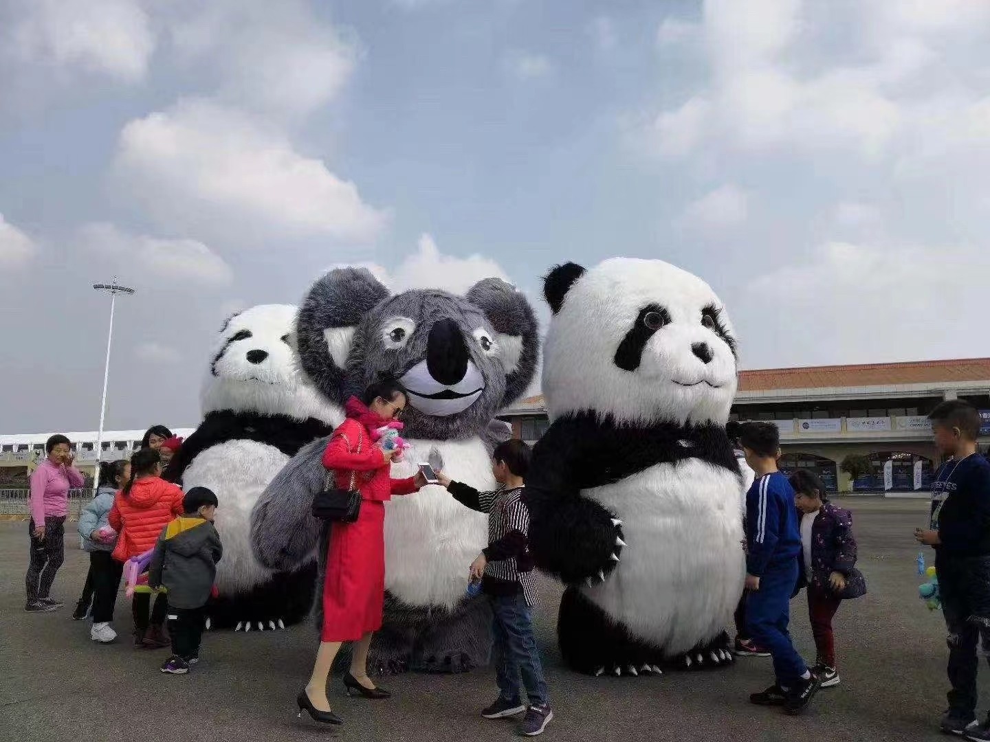 High quality CE 2M/2.6M/3M plush Inflatable Animal Panda and Bear Mascot Costume For Adults