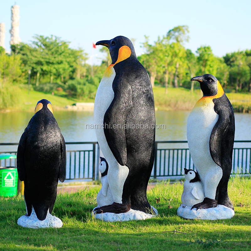 Outdoor Park Decoration  resin sculptures animal sculpture penguin sculpture Realistic Penguin Statue