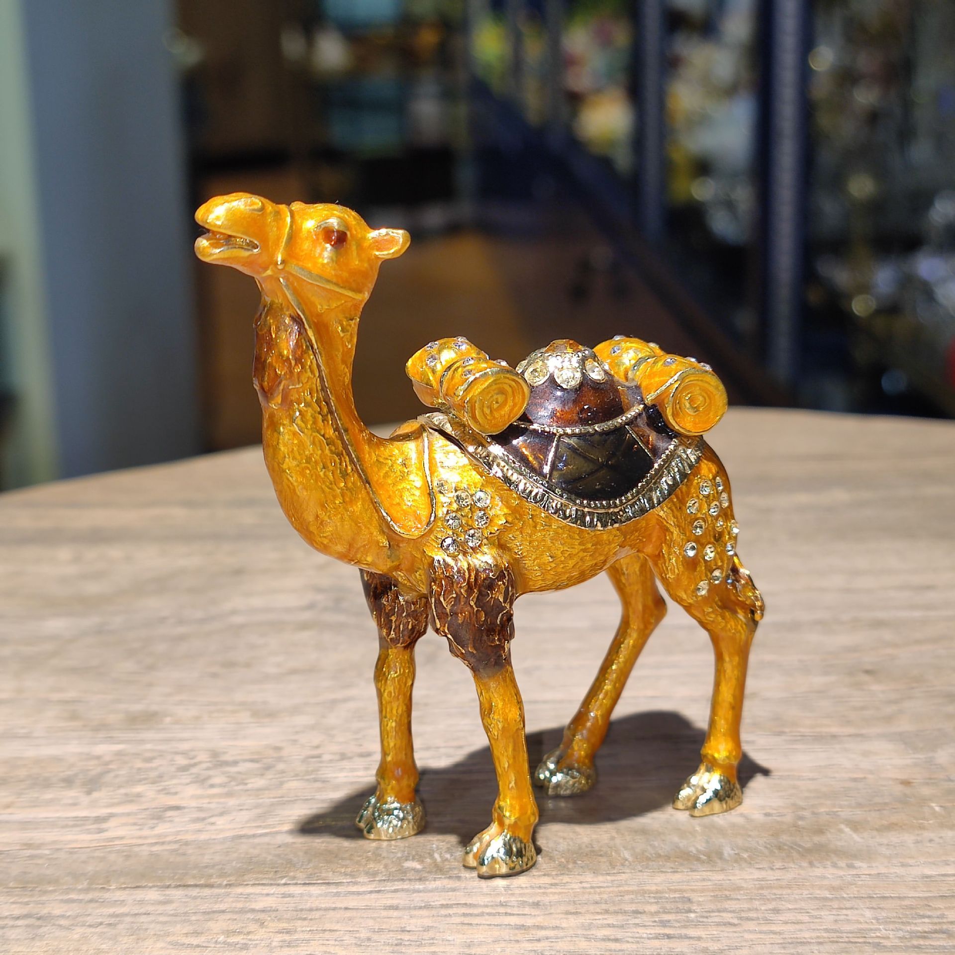 2024 New Arrival Luxury Handcrafted Jeweled Pewter Realistic Animal Camel Trinket Box Hand Enameled Crystals Jewlery Ring Box