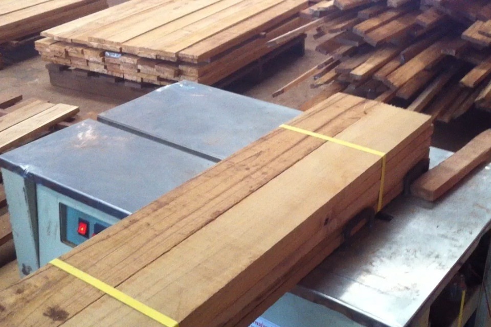 BEST SELLING - TEAK WOOD AT REASONABLE PRICE - EXPORT STANDARD - BEST PRICE