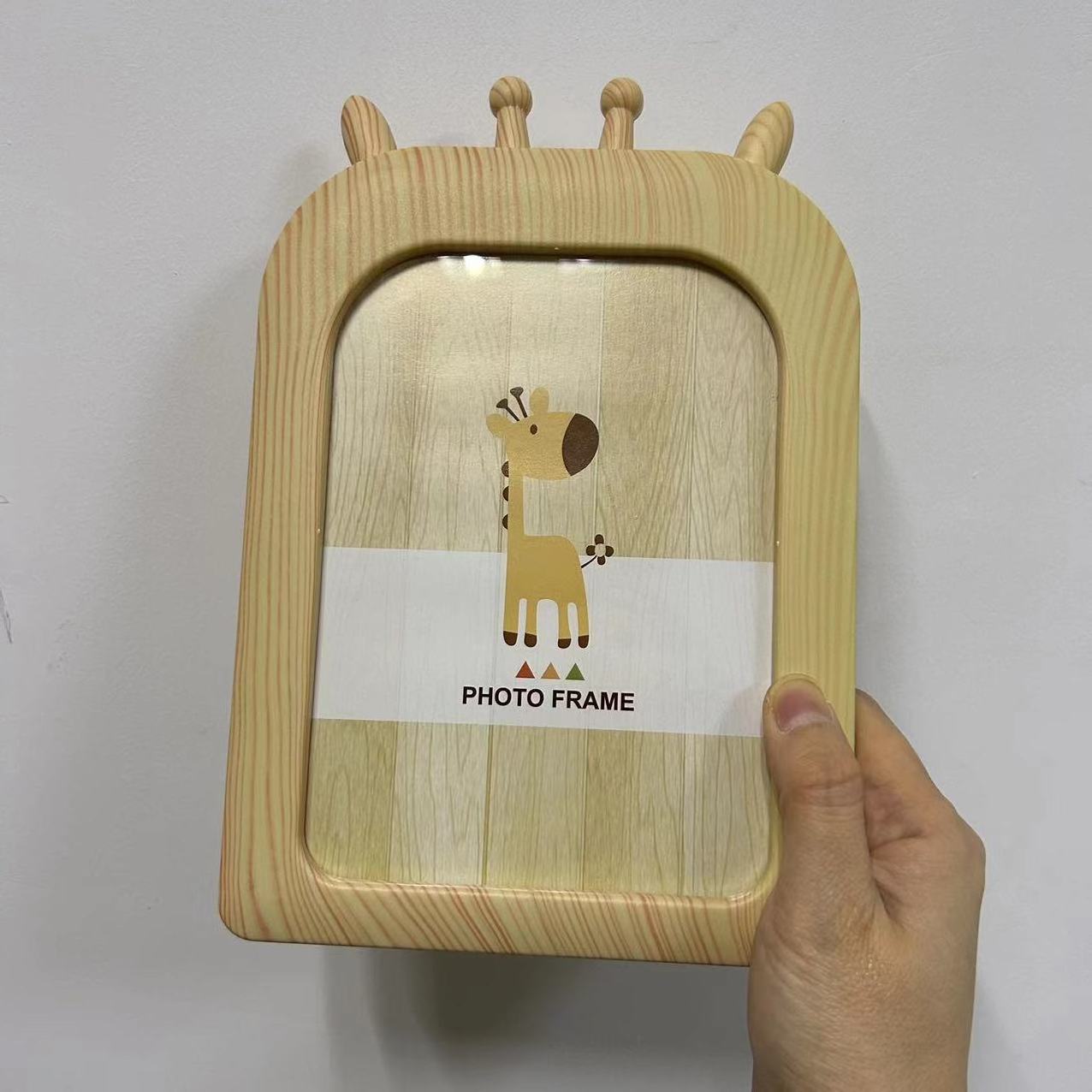 2023 New Design 7 Inch Solid Wood Animal Shape Kids Photo Frame Table Display Home Decor Small Size Wooden Photo Frame