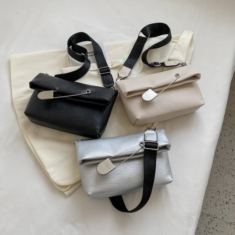 Summer New Fashion Handbags 2023 Light Lady Safety Pin Bag Wide Shoulder Soft PU Lady Fashion Design Purses For Women